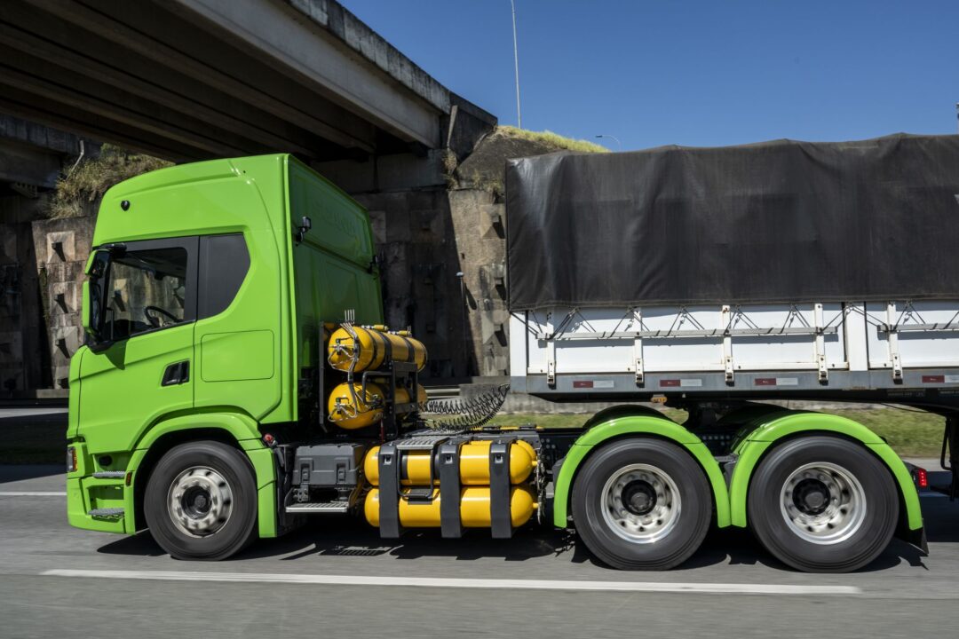 Scania reforça estrategia com caminhões a gás e traz modelo com 460 cv