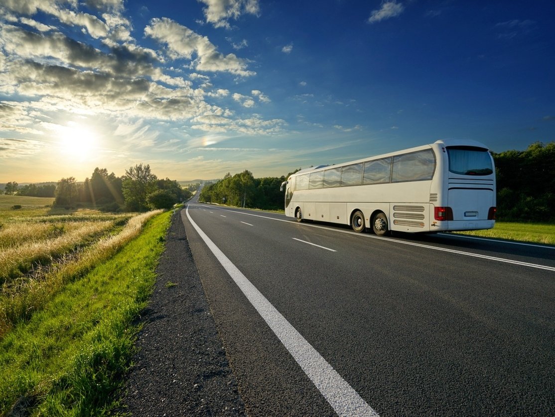 viagem-de-onibus-estrada-1562015897833_v2_4x3