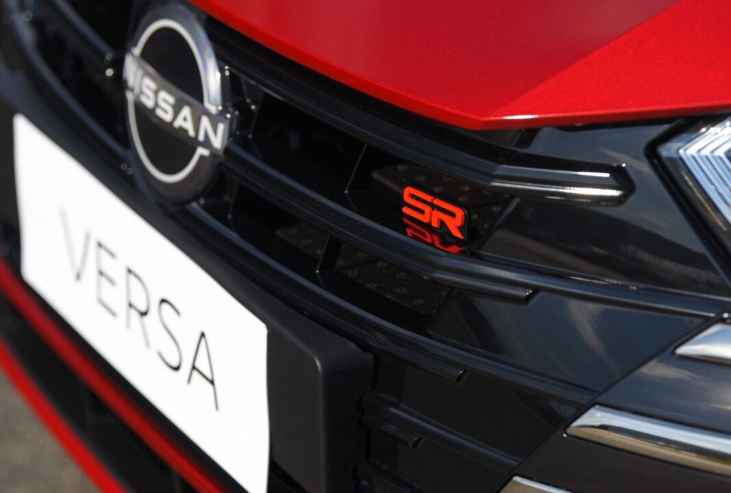 Nissan Versa 2025 chega com versão esportivizada, a SR – por R$ 123.990